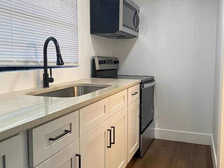 4614 E Seneca Ave — Photo 39