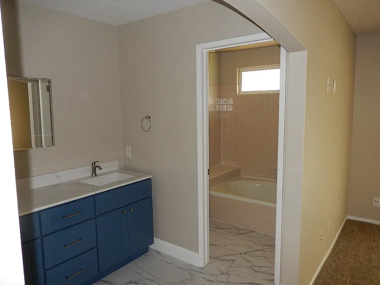 348 Bishop Dr — Photo 6