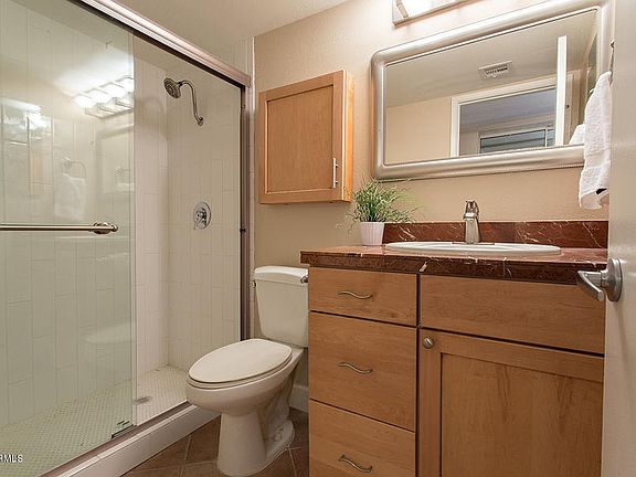 5th image of 8 E Manzanita Dr