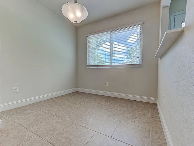 1711 Cricket Hollow Dr — Photo 4