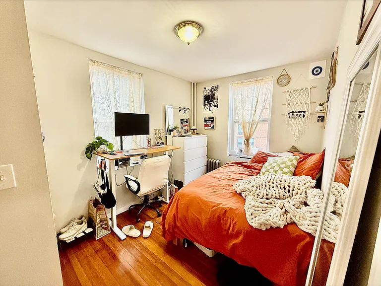 212 Hanover St #2 — Photo 17