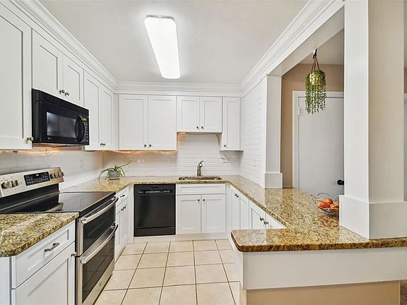 2nd image of 613 Hillside Dr