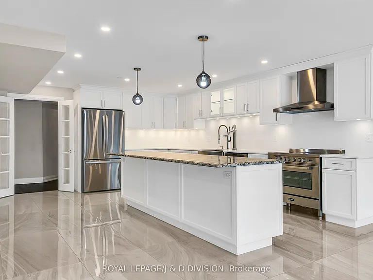 25 George St S #405 — Photo 15
