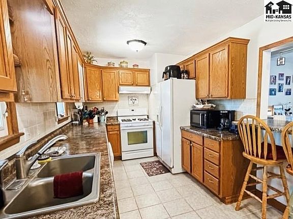 5th image of 7214 Valley Rd