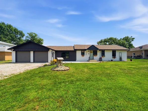 15220 N Von Achen Dr, Chillicothe, IL 61523