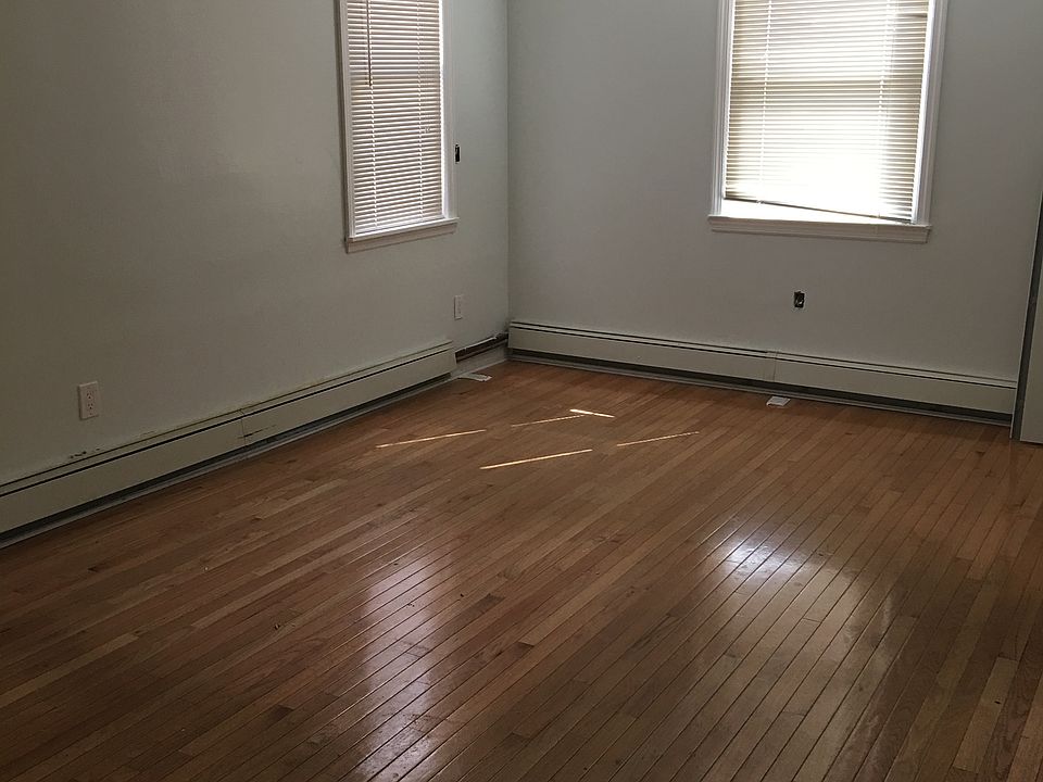 2nd image of 122 Ridgewood Ave