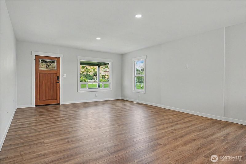 3rd image of 214 Riverside Drive