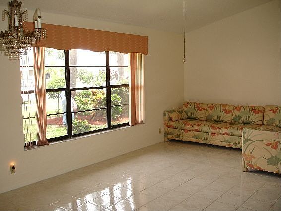 LIVING & DINING AREA!