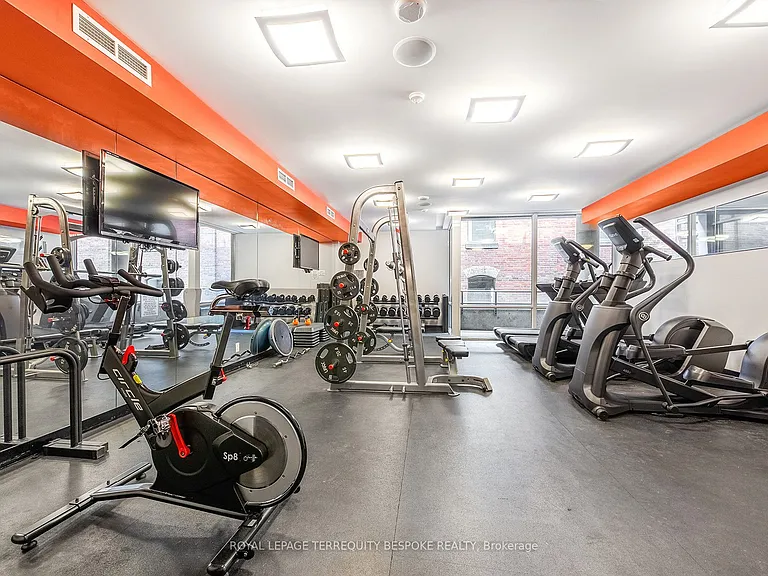478 King St W #202 — Photo 24