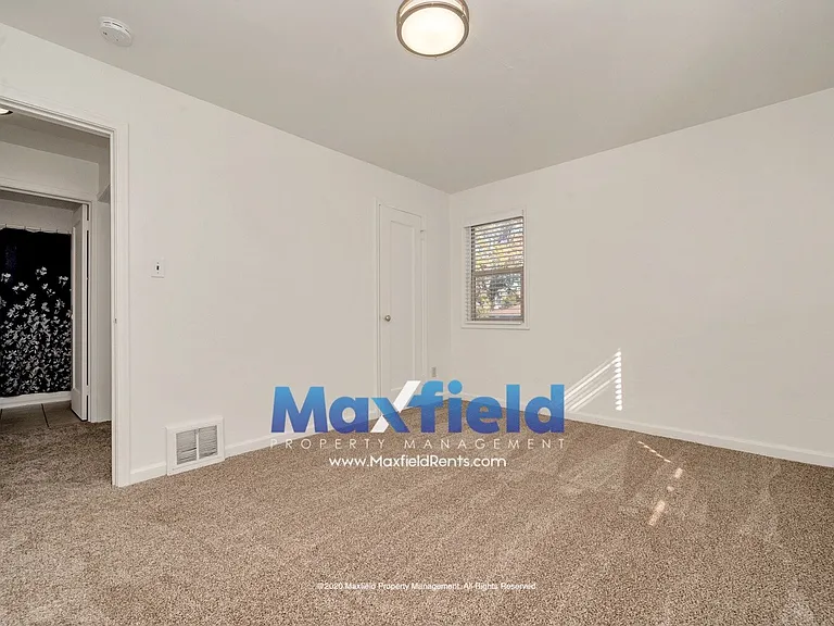 2506 S Douglas St — Photo 11