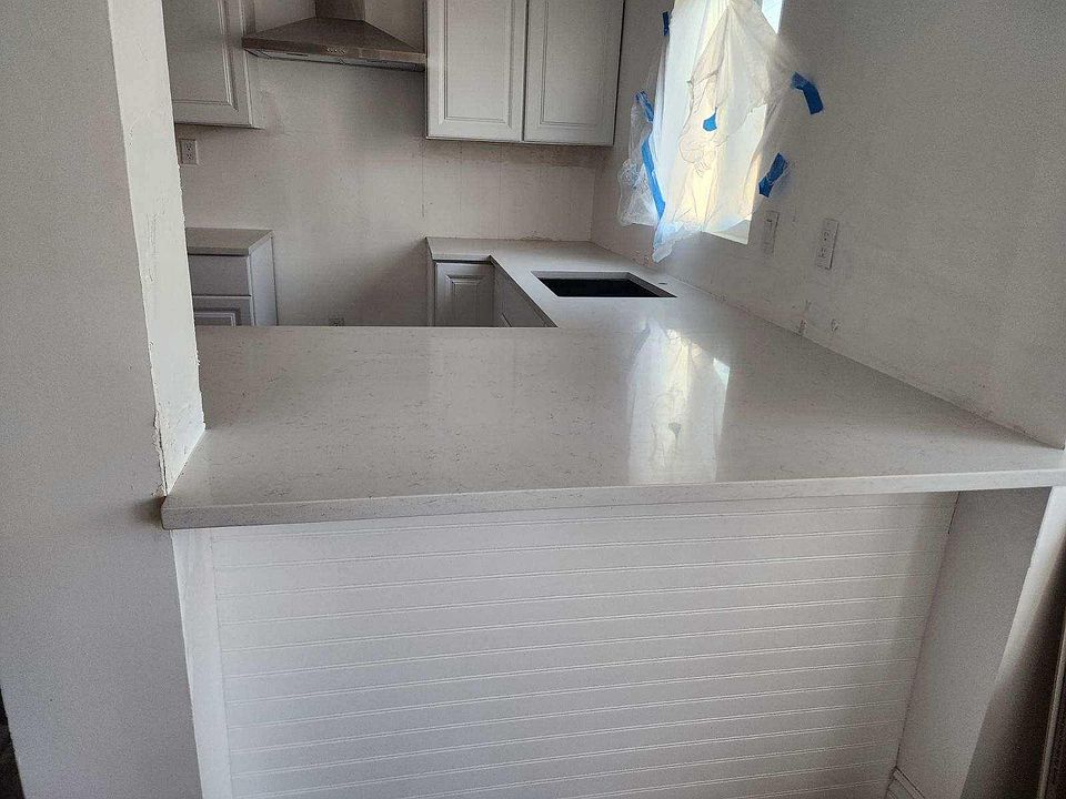1st image of 654 W 16th St #654