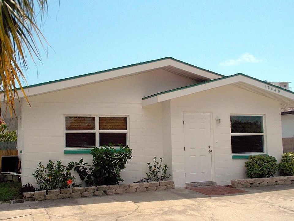 duplex front / parking
