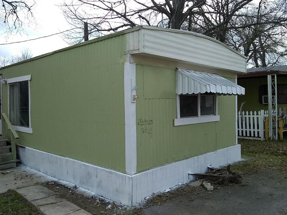 1st image of 842 Corinne Dr