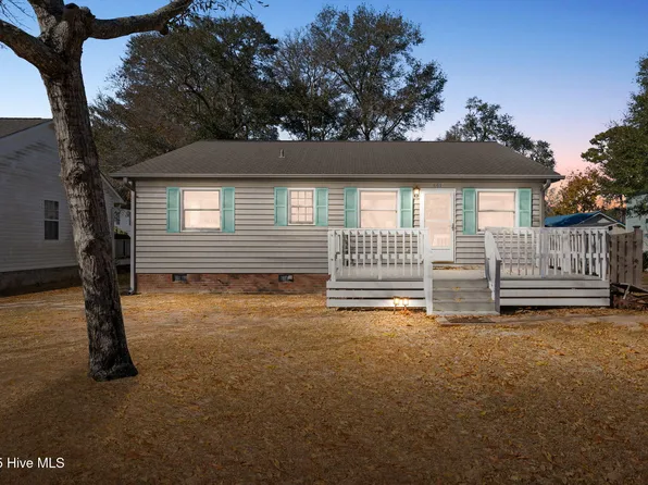 101 SE 12th Street, Oak Island, NC 28465