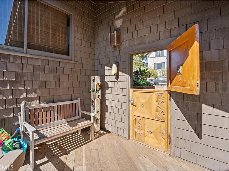 1911 Ocean Way — Photo 5