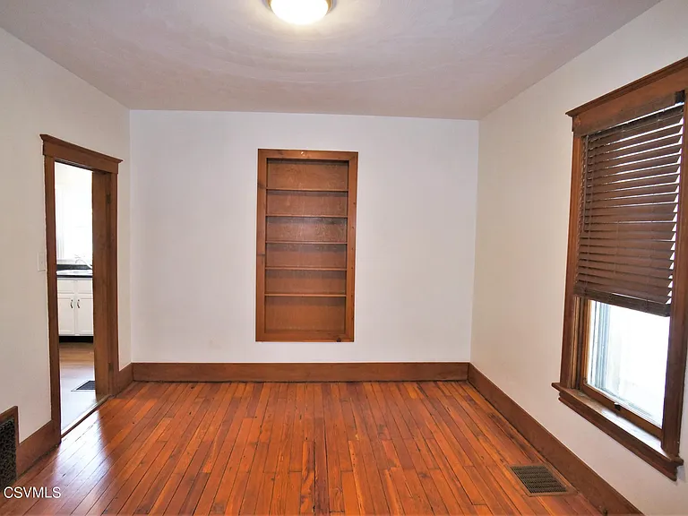 305 Walnut St — Photo 6