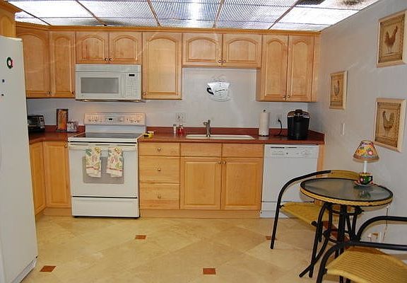 5th image of 100 Worth Ave APT 121