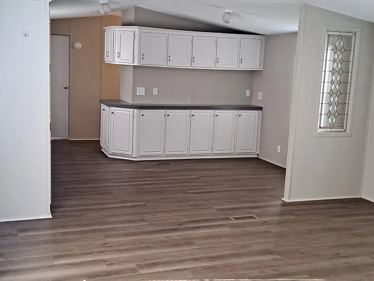 2000 S Burleson Blvd #14 — Photo 4