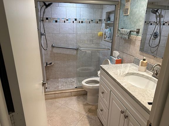 4th image of 651 Seaview Ct APT B202