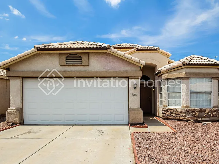 2046 N 90th Ln — Photo 1