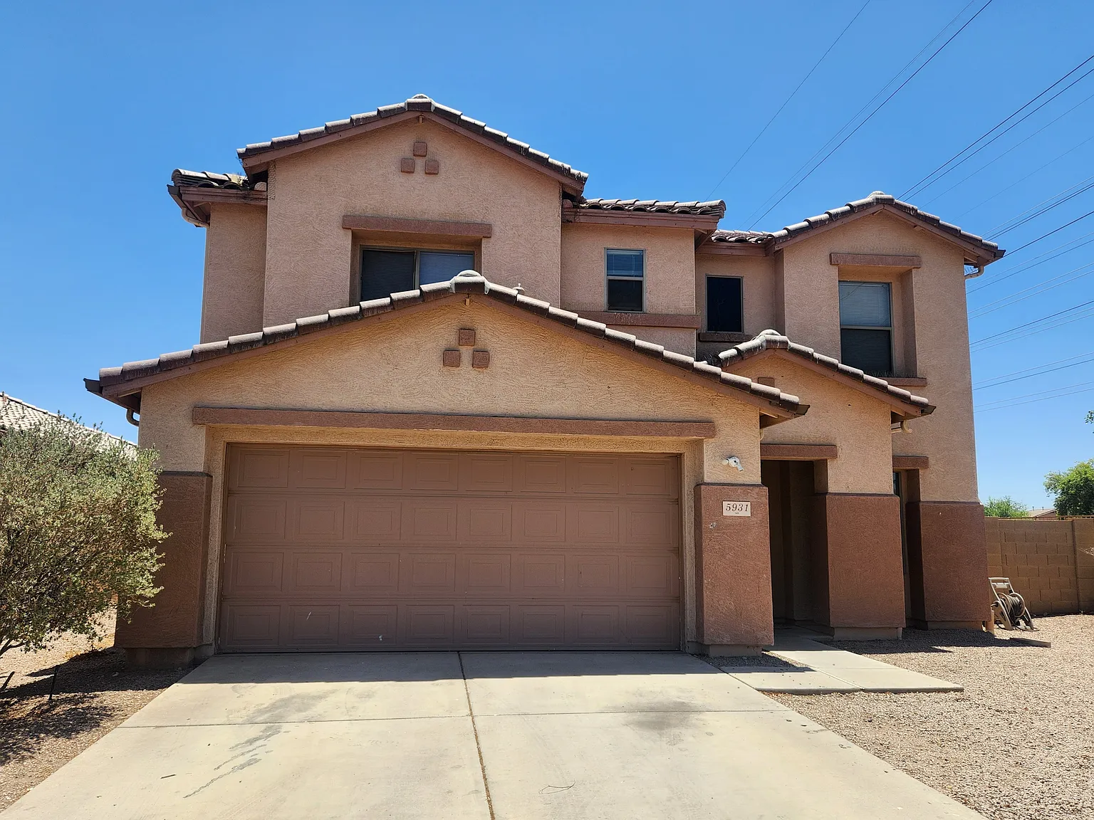 4 bed, 2.5 bath, 2317 sqft, $2,395 — Photo 1