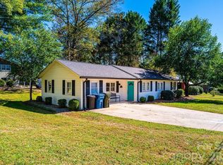 1378 8th St NW, Hickory, NC 28601