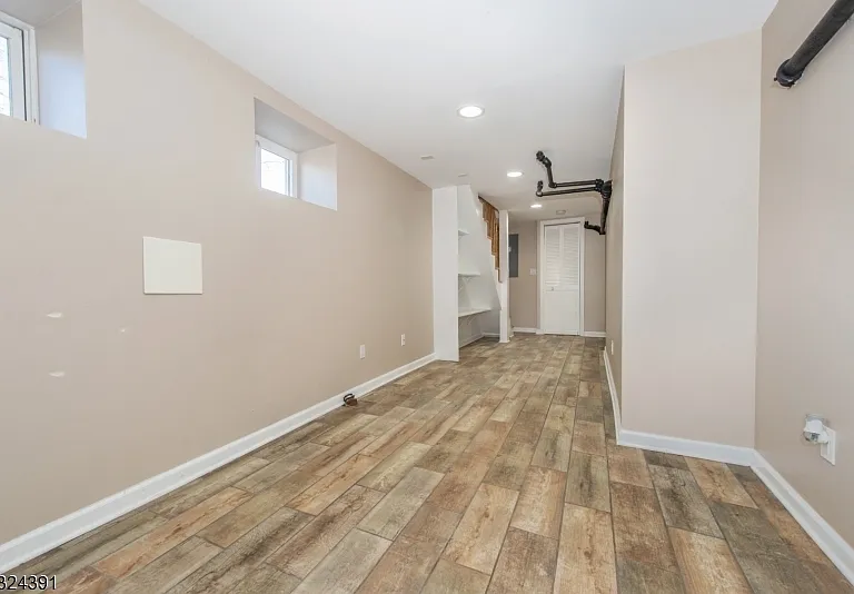 51 Cedar Ave — Photo 20