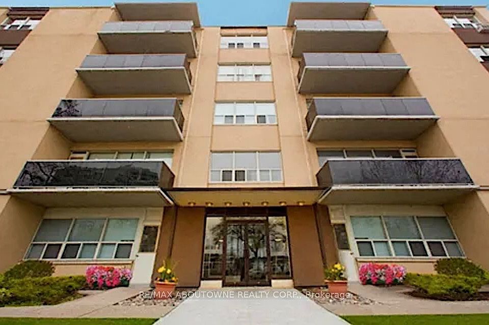 1st image of 300 Saint Clair Ave W #506