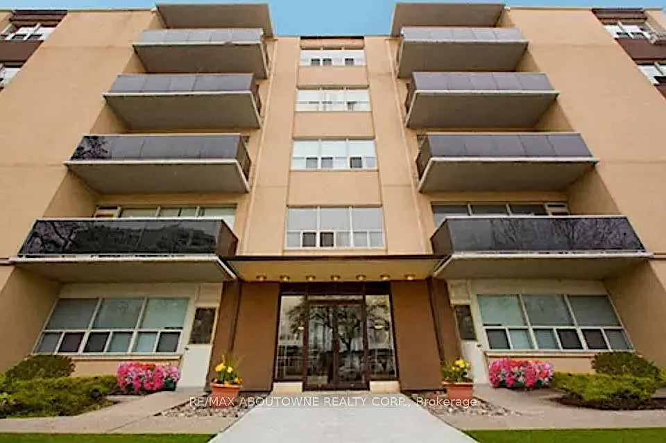 300 Saint Clair Ave W #506