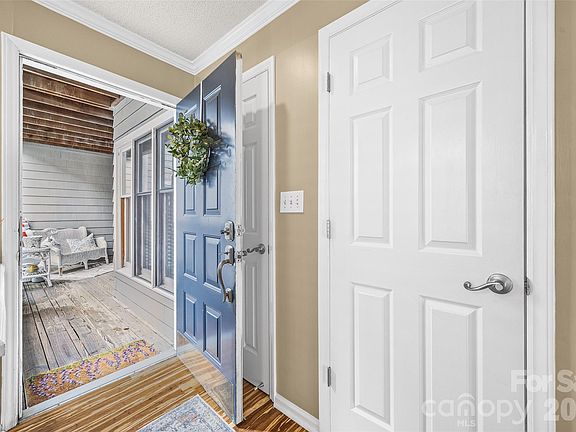 3rd image of 308 Queens Rd APT 17