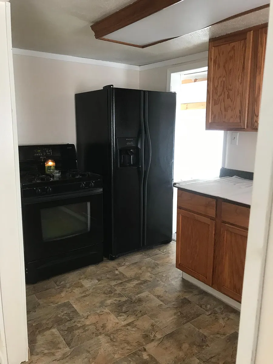 Kitchen - 4801 W Regent St