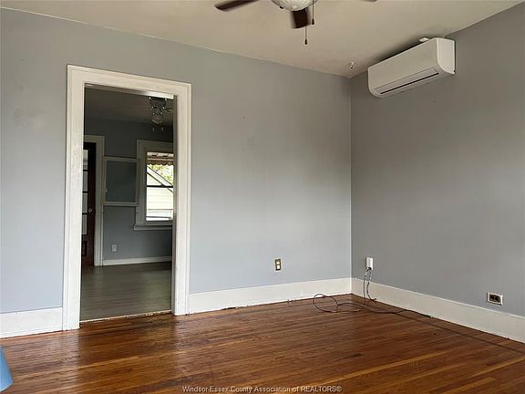 4th image of 1132 Ellis St E