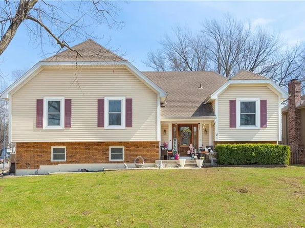 1802 S Arrowhead Dr, Olathe, KS 66062