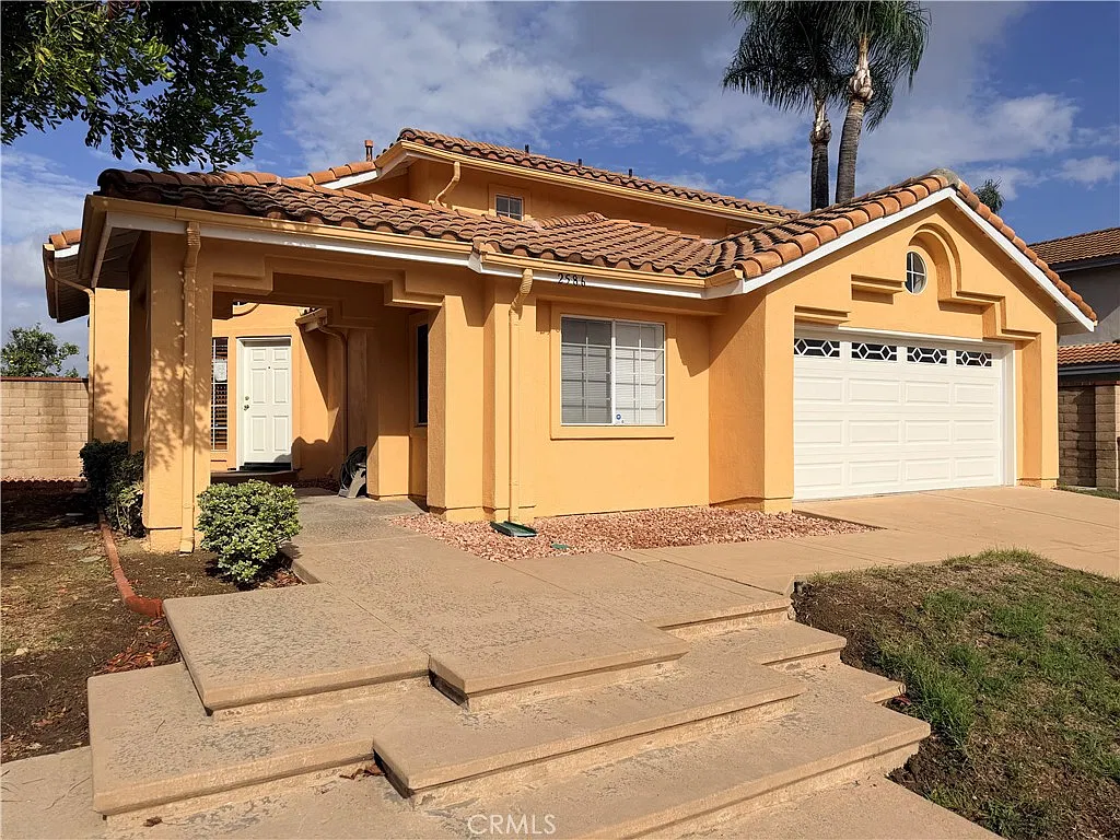 4 bed, 2121 sqft, $4,200 — Photo 2