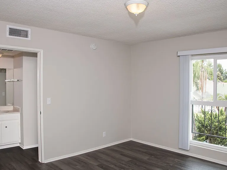 840 Fischer St — Photo 10