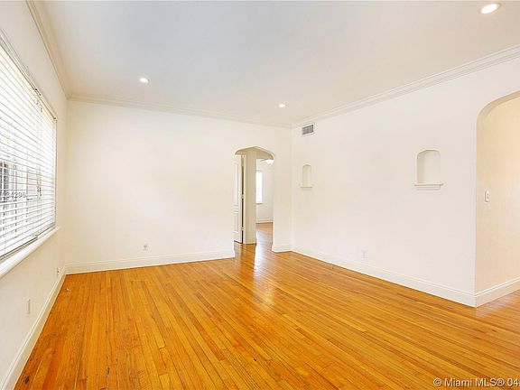 4th image of 237 Madeira Ave APT 1