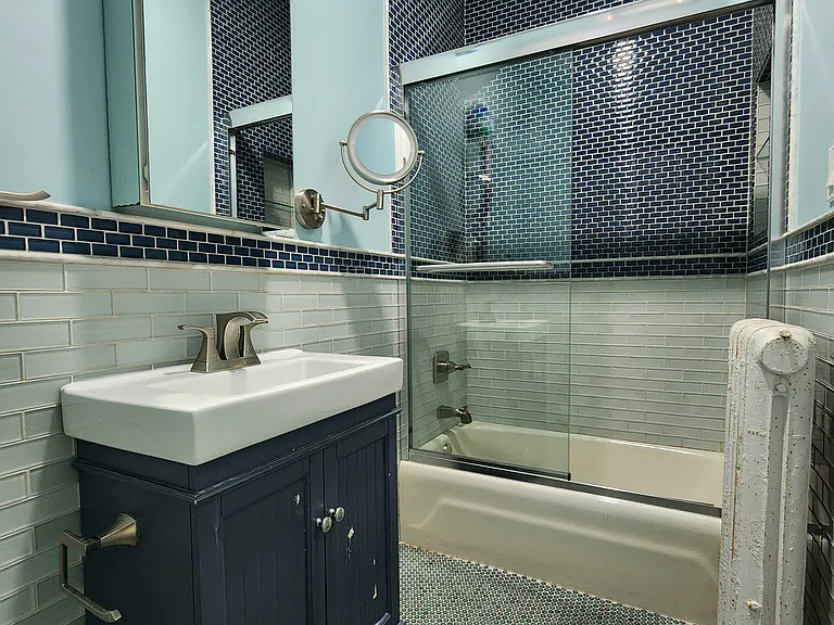 317 E 201st St #1 — Photo 7
