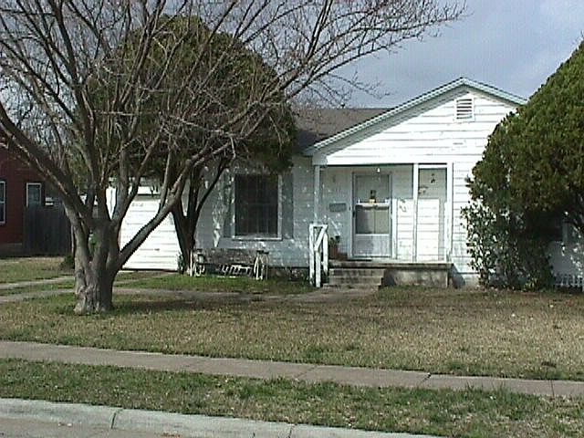 1st image of 137 W Avenue G