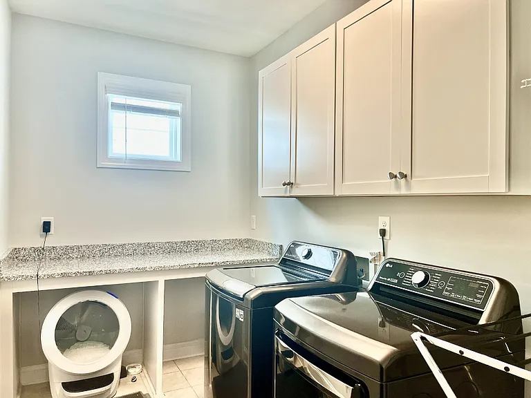 413 Belton St #413 BELTON ST — Photo 40