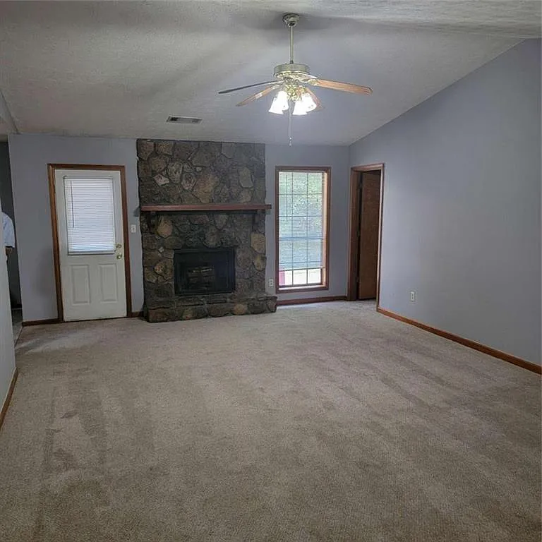3 bed, 2.0 bath, 1578 sqft, $1,995 — Photo 2