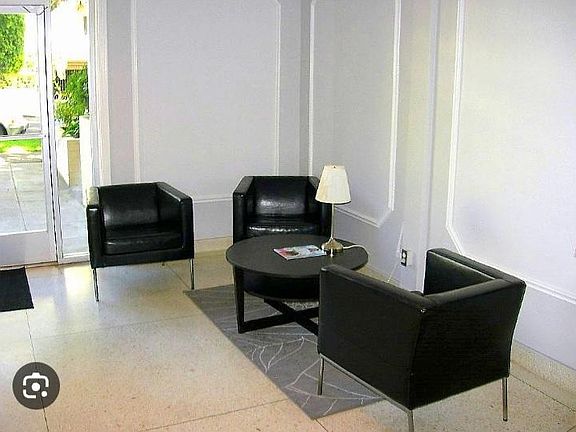 4th image of 1427 N Poinsettia Pl #1127
