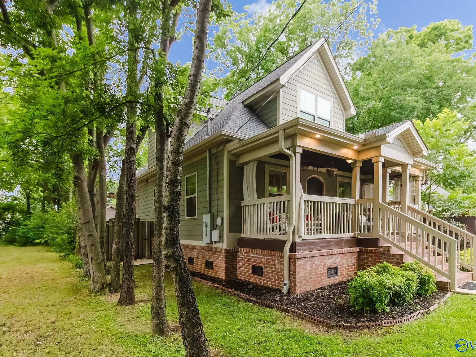 3 bed, 2.5 bath, 1844 sqft, $2,500 — Photo 3