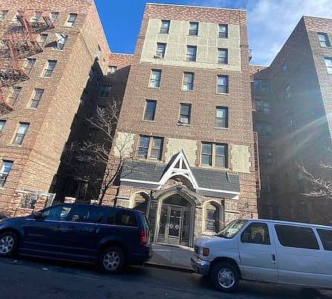 2nd image of 2922 Barnes Ave APT 5D