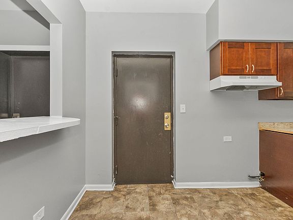 5th image of 4240 S Michigan Ave #2N
