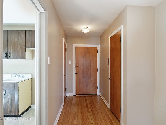 2nd image of 7224 N Claremont Ave #D2