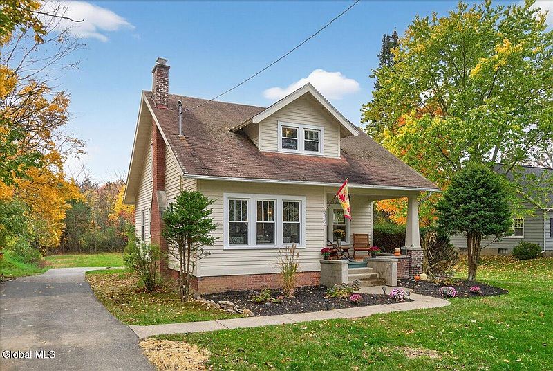 5th image of 934 Riverview Road