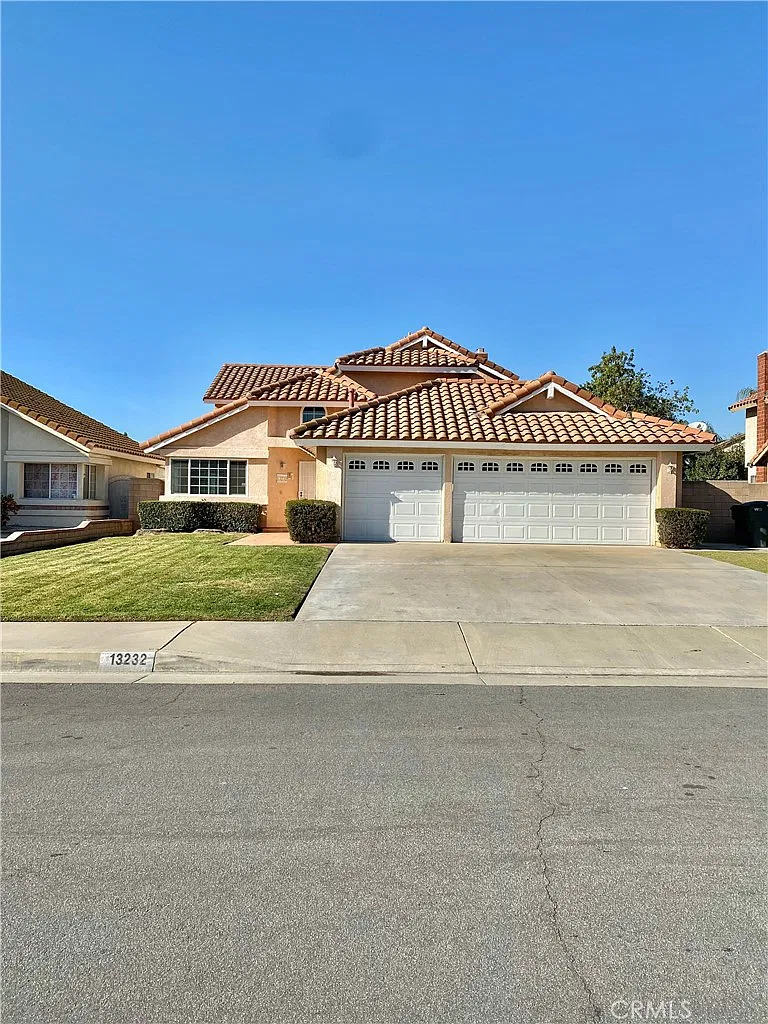 4 bed, 2020 sqft, $3,600 — Photo 3