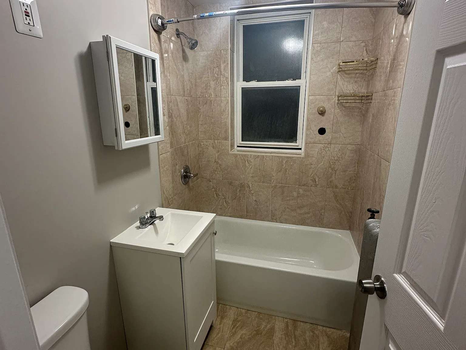 2 bed, $1,600 — Photo 2
