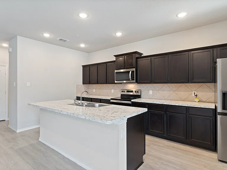 2833 Bellflower Dr — Photo 2