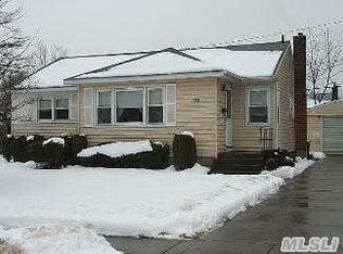743 Highview Ave, Westbury, NY 11590